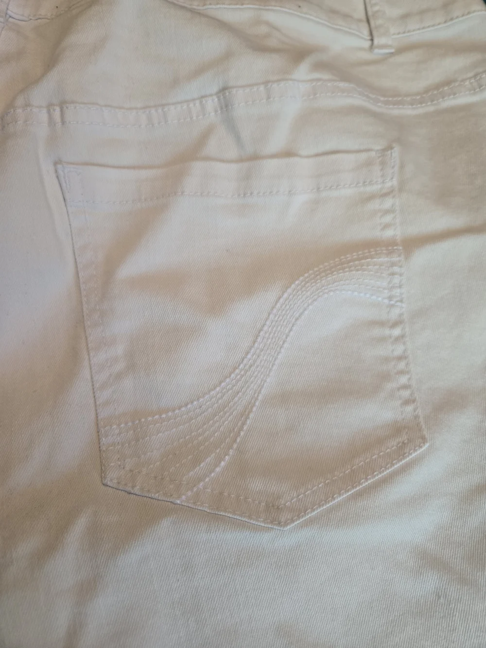 NWT Lane Bryant White Bermuda Shorts Sz 28 Genius Fit - Picture 6 of 11